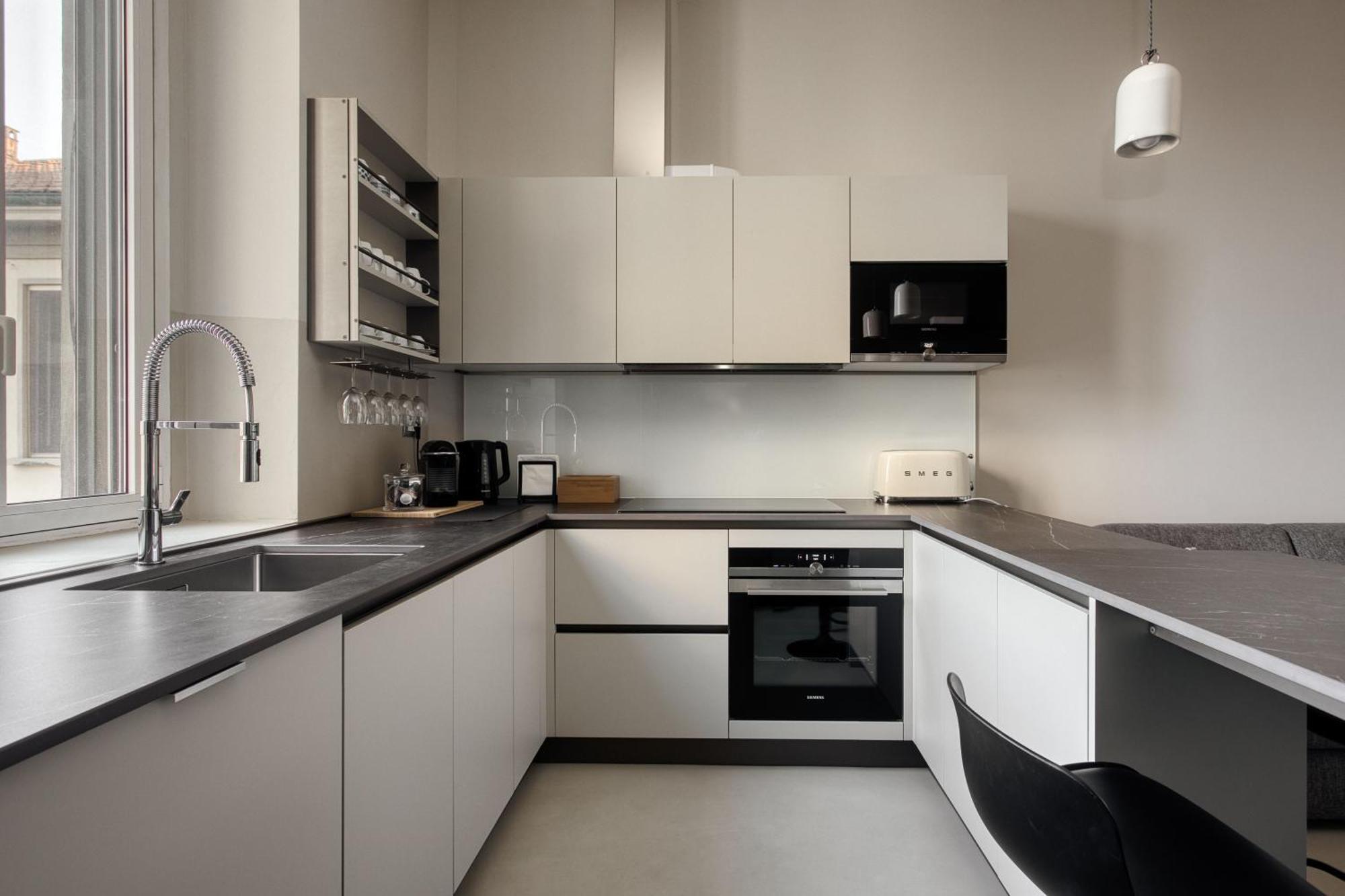 Navigli, 90 Square Meters, Free Parking Ripa Ticinese Appartement Milaan